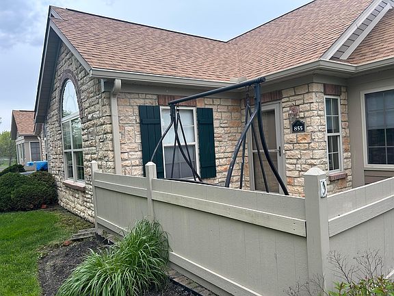 3rd image of 855 Lambton Cir W