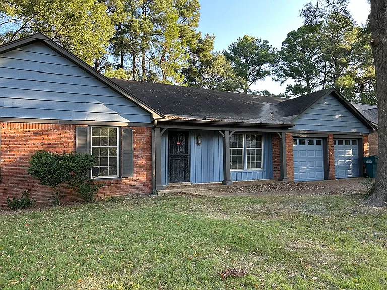 842 Farmington Dr N — Photo 1
