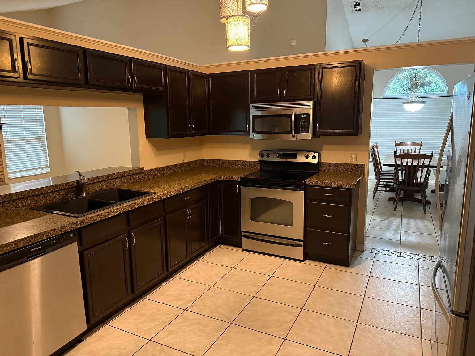 3 bed, 1739 sqft, $2,650 — Photo 2