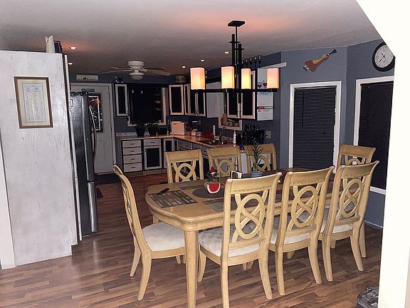 3rd image of 411 Pederson Ave W