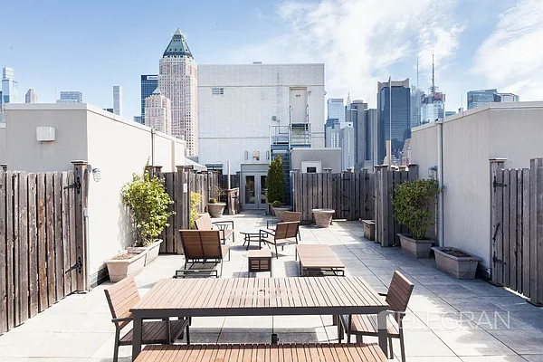 Sold by (Legacy) Elegran | media 10