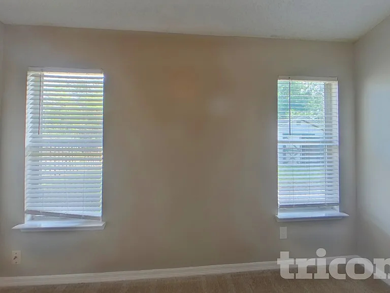 470 Shamrock Ave S — Photo 6