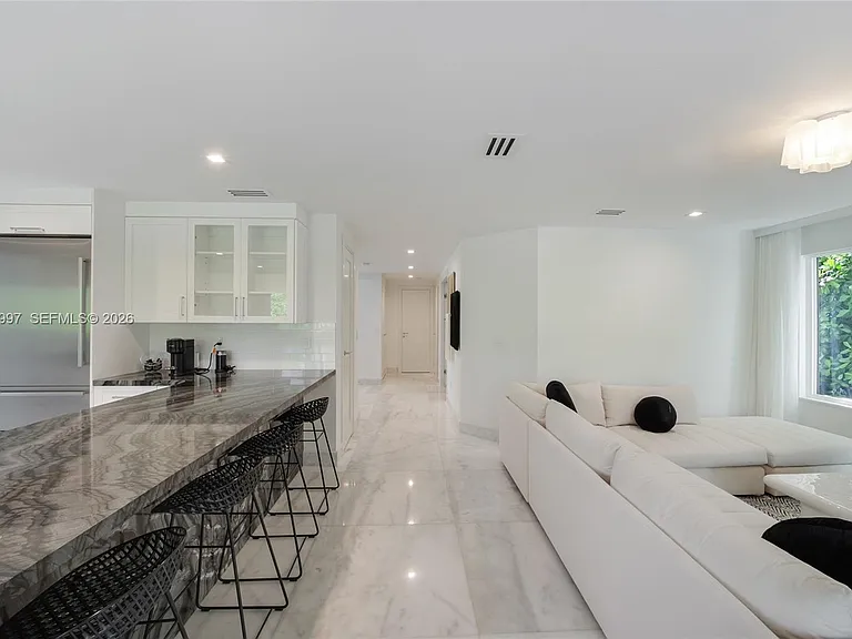 1316 N Venetian Way — Photo 11
