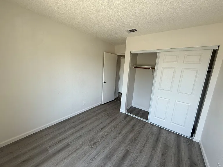 131 Glasgow Way — Photo 56