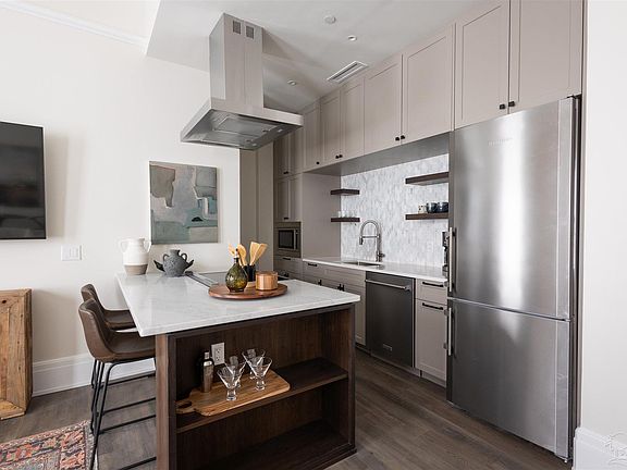 3rd image of 17 Palafox Pl Unit 304