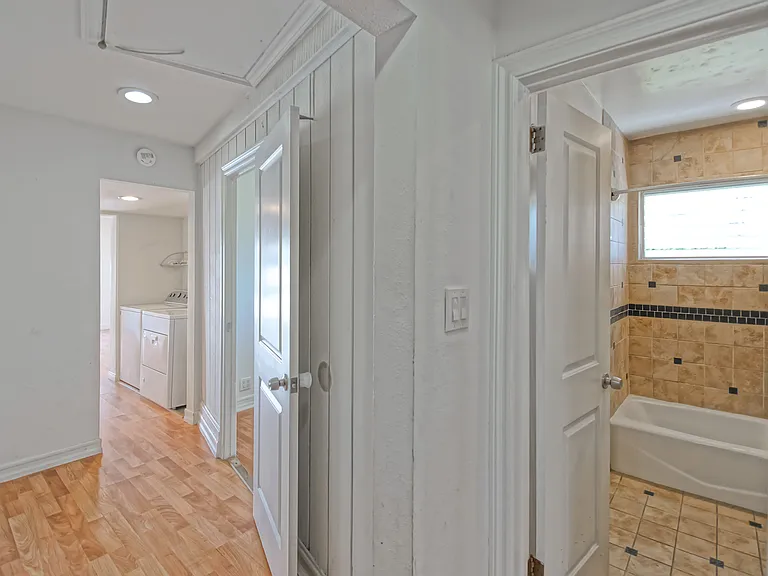 4541 W 172nd St #1A — Photo 12