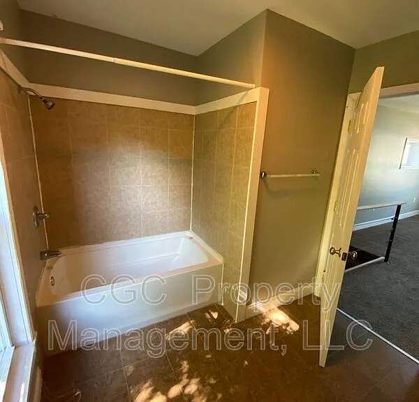 4 Salisbury St #1 — Photo 2