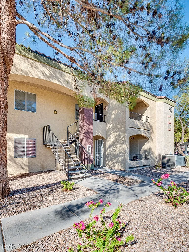 3 bed, 2.0 bath, 1134 sqft, $1,695 — Photo 1