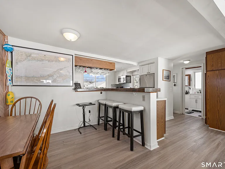 33 Beach Rd W — Photo 10