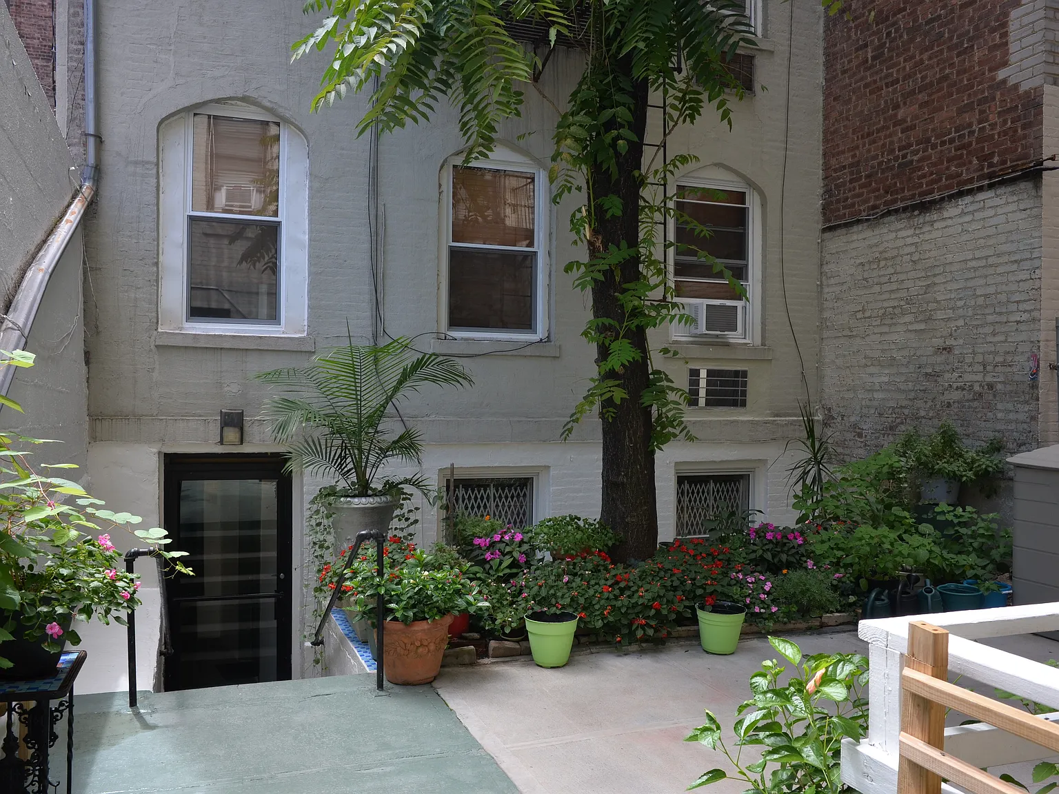 216 East 28th Street — Photo 2