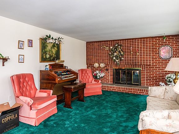 5th image of 825 Cushing Ave