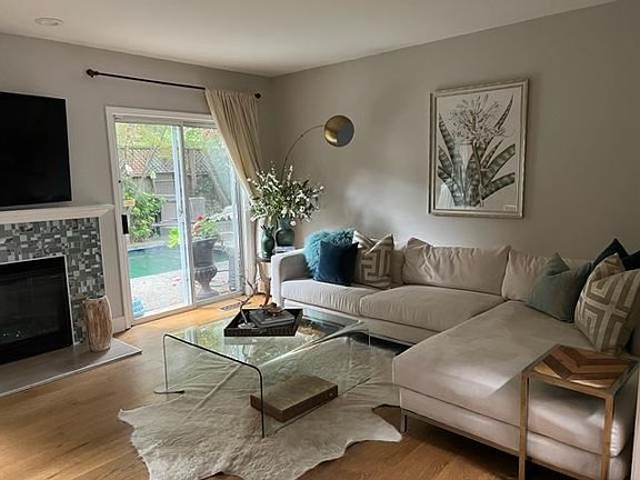 3rd image of 553 Suzanne Ct