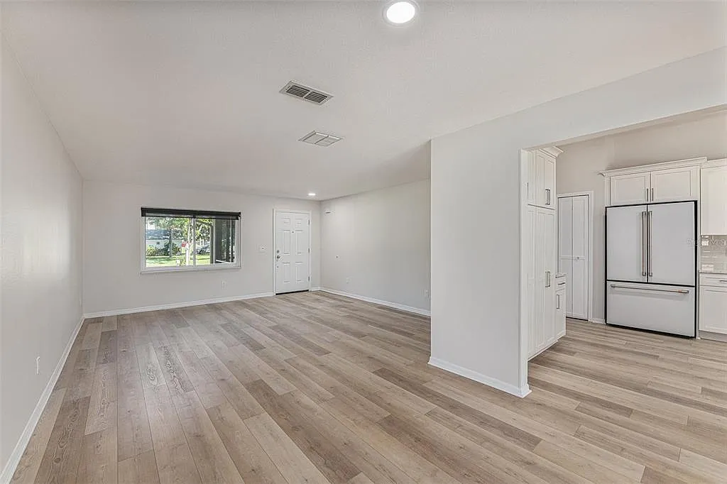 3 bed, 2.0 bath, 1688 sqft, $3,300 — Photo 4