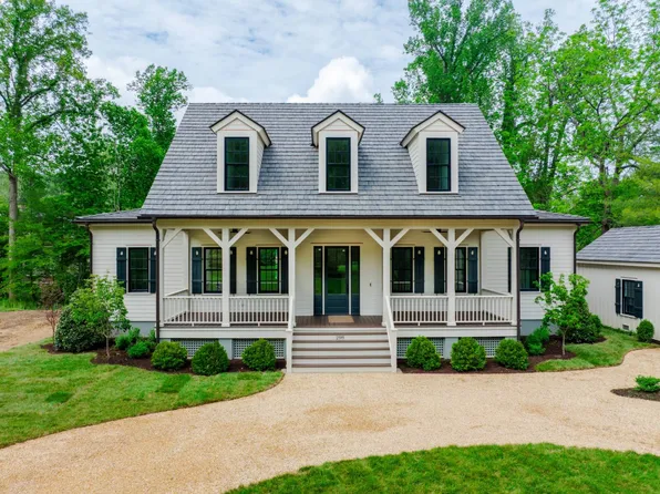 298 Old Stage Rd, White Sulphur Springs, WV 24986