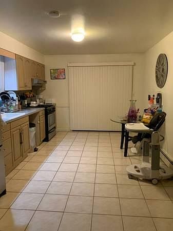 1st image of 208 Edward Pl