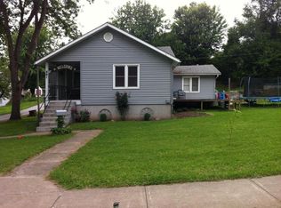 301 4th St, Glasgow, MO 65254