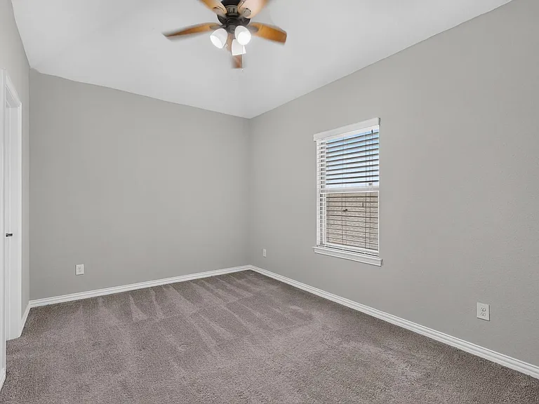 8261 Kentland Dr — Photo 26