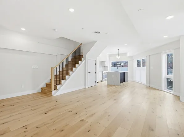 43 Stillman St #1, Boston, MA 02113