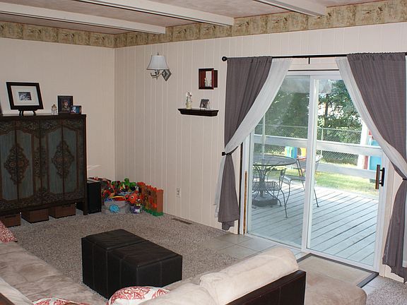 Living room (from kitchen)