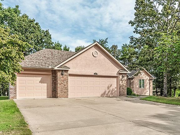2nd image of 1006 Silvercrest Place