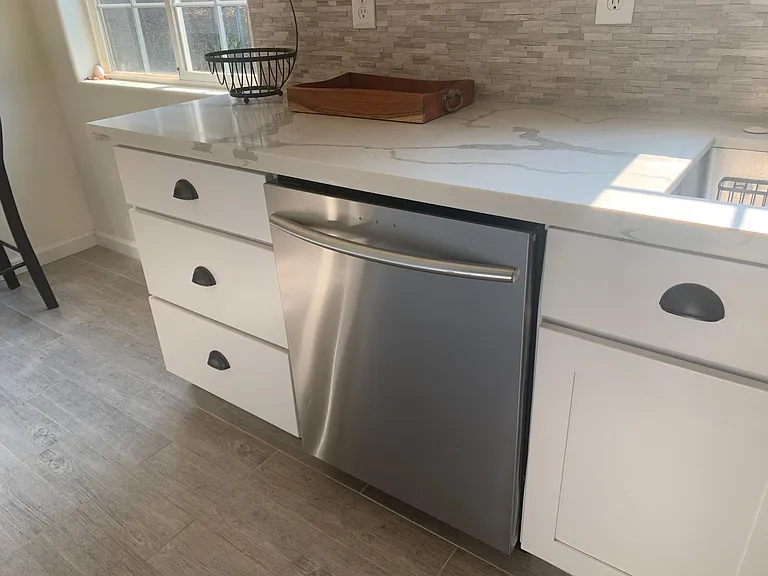 Quartz countertops and Samsung dishwasher