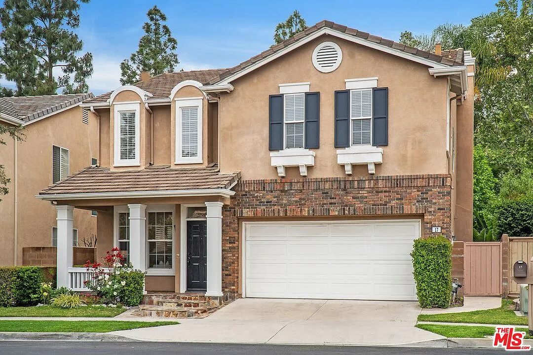 4 bed, 2.5 bath, 2392 sqft, $5,750 — Photo 2