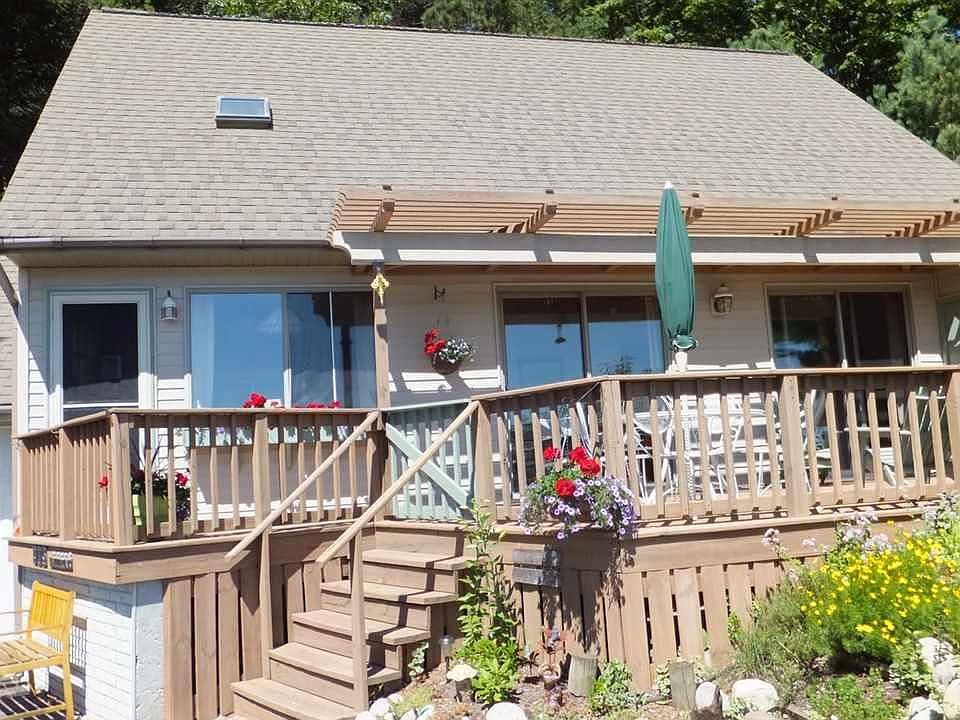 1st image of 985 Bluewater Dr