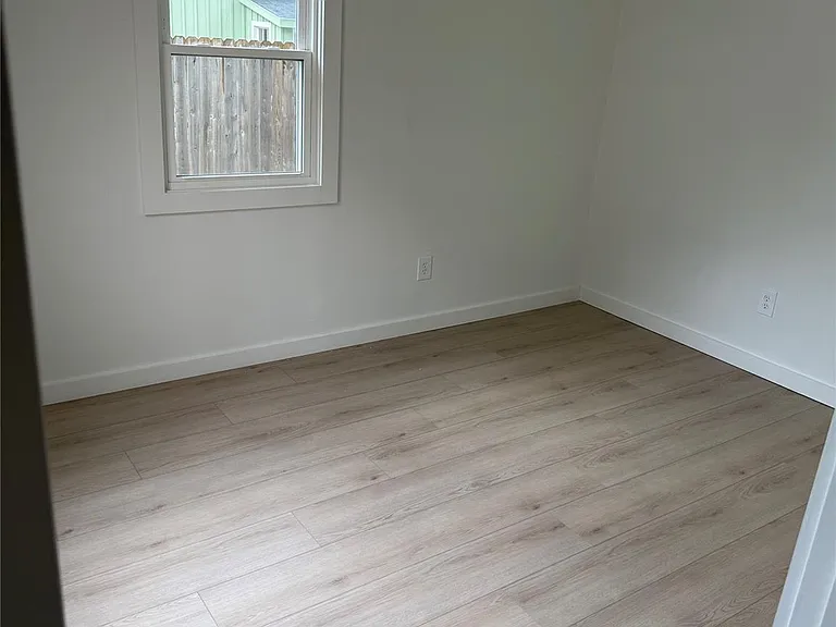 29 Thompson St — Photo 2