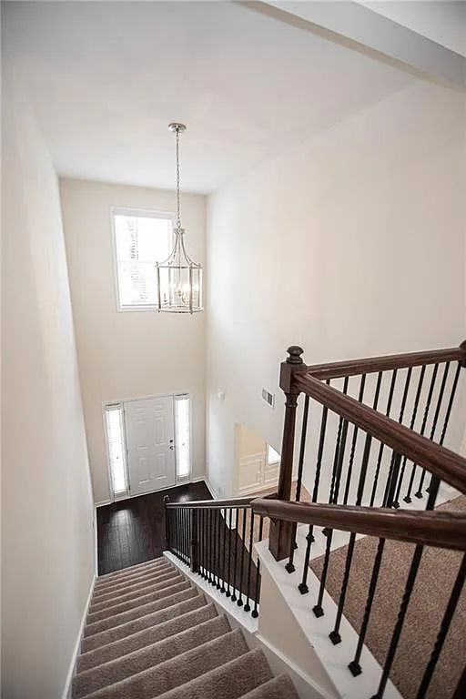 5 bed, 3.0 bath, 2800 sqft, $3,000 — Photo 2
