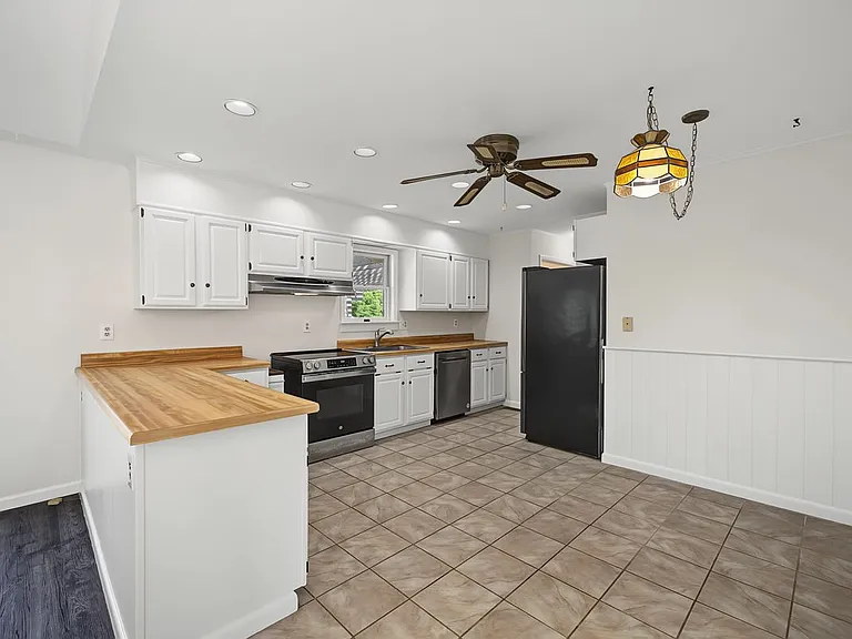 318 Cornwall Hill Rd — Photo 14