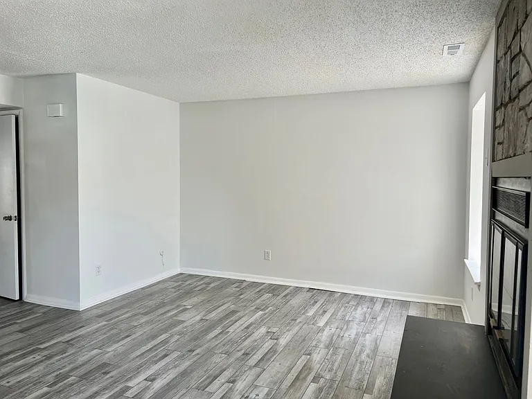 2141 Whispering Sands Ln — Photo 4