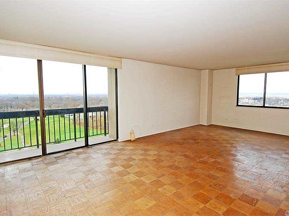 5th image of 26910 Grand Central Pkwy APT 16O