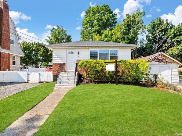 12 Oakland Avenue, Lynbrook, NY 11563