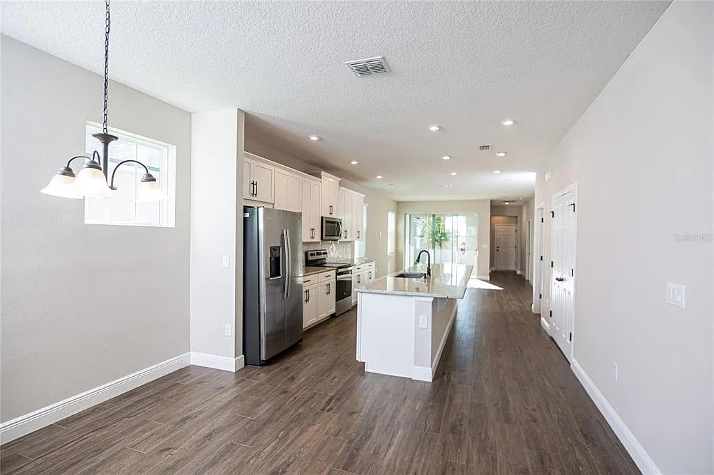 3 bed, 2.0 bath, 1676 sqft, $2,990 — Photo 3