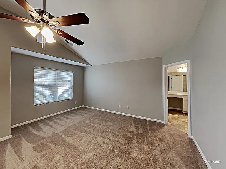 1372 Waylon Ave — Photo 9