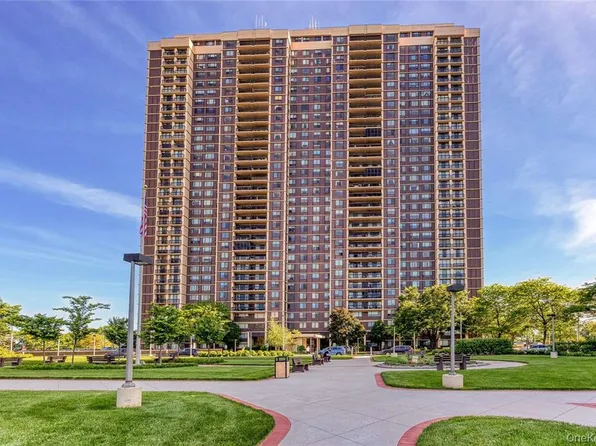 27010 Grand Central Parkway #32E, Floral Park, NY 11005