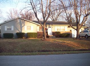 1204 Englewood Dr, Macon, MO 63552