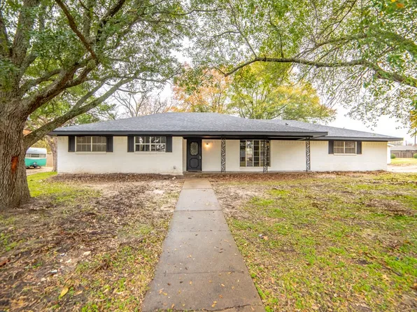 112 Royal Ln, Commerce, TX 75428