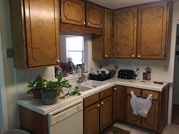 5th image of 188 Cambridge Dr