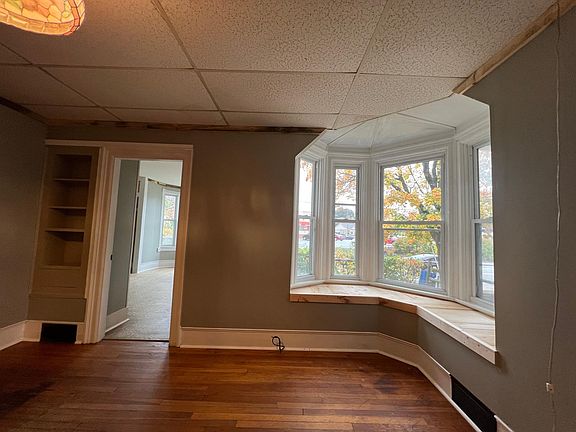 3rd image of 292 East Ave Unit 1