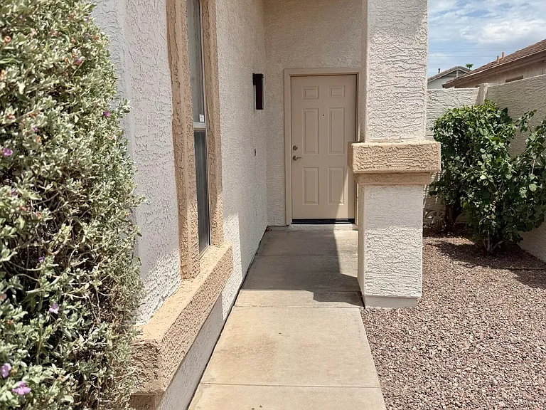 6558 W Townley Ave — Photo 4