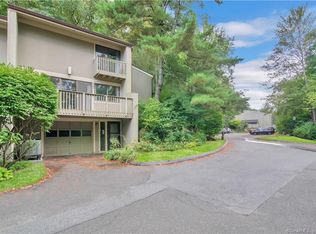 8 Clubhouse Dr #8, Woodbury, CT 06798