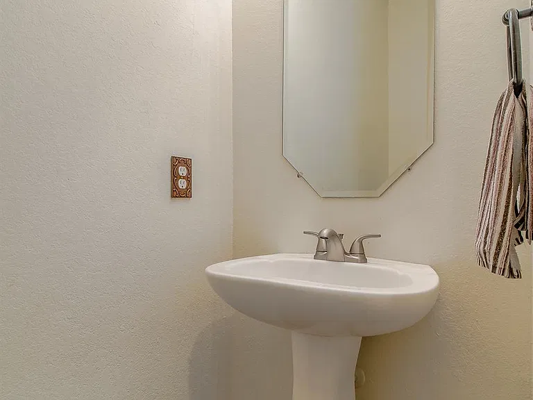 2123 Hill Canyon Ct — Photo 21