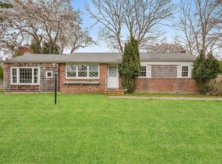 16 Conklin Ter, East Hampton, NY 11937