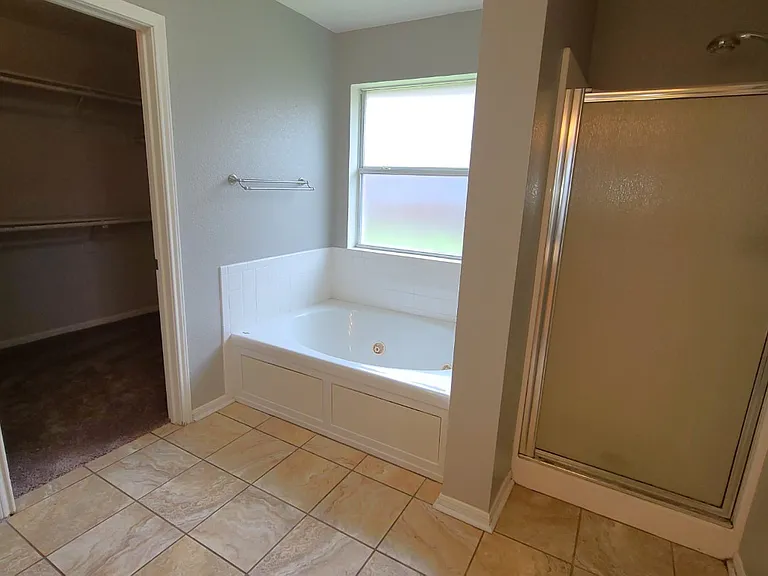 2801 Wisteria 9 master bath (1)_04232024