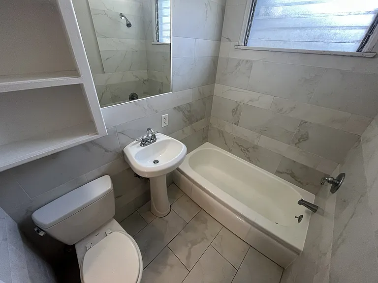 Oakhurst Apartments — Photo 21