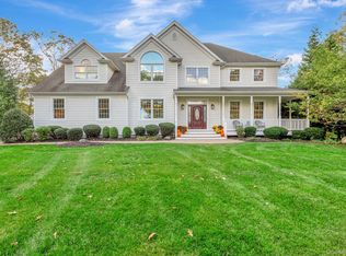 4 Martin Ave, Shoreham, NY 11786