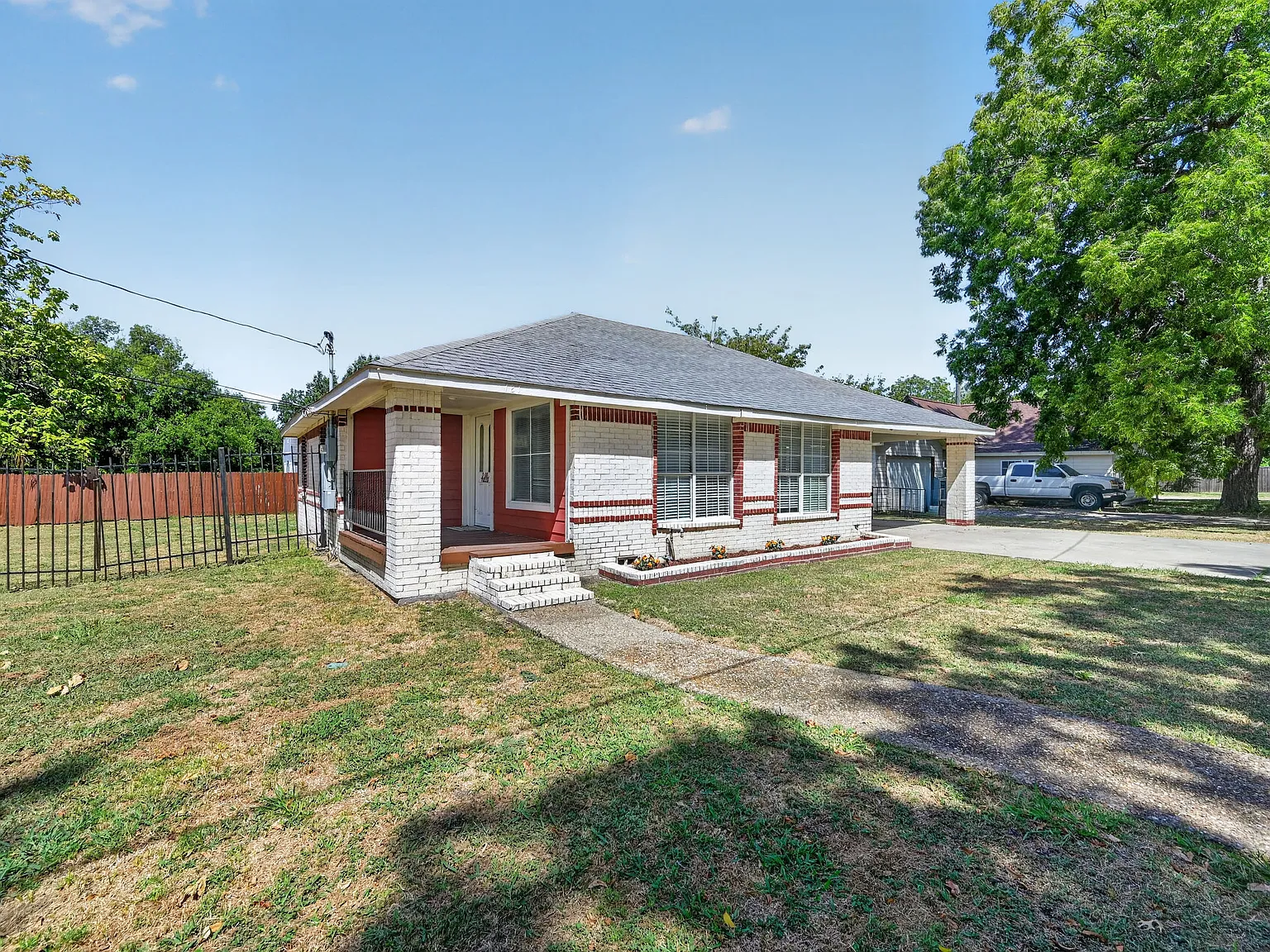 121 N Hamilton St, Farmersville, TX 75442 - 1 — Photo 2