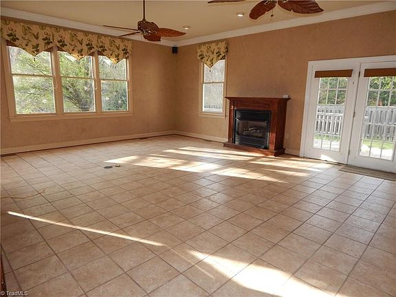 3rd image of 4711 Summit Ave
