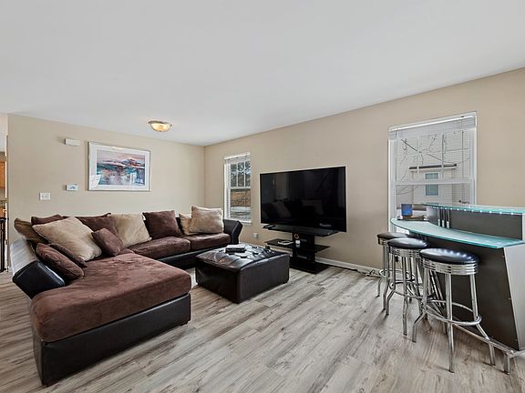 5th image of 1110 Walker Ct